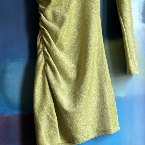 Pull&Bear one sleeve lime green shimmery dress - Picture 2 of 8